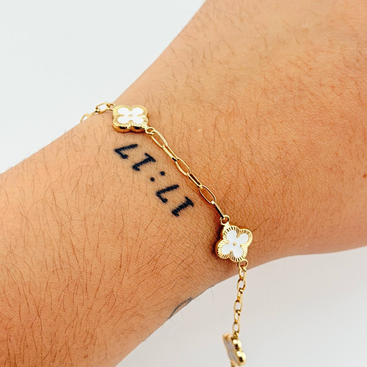 Pulso Cajon Trebol Blanco 3.95gr / 18cm / 10mm Oro Amarillo 18K