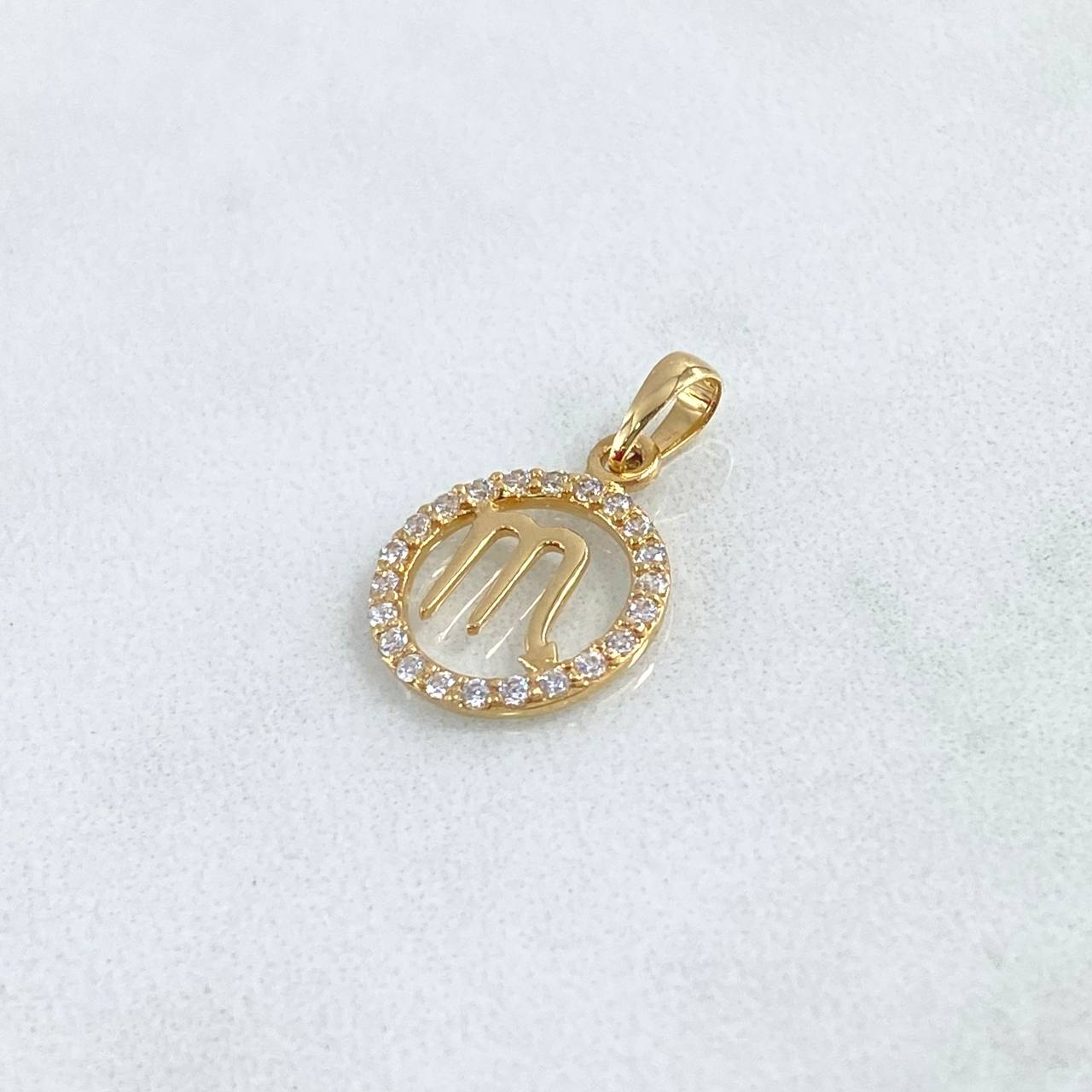 Dije Signo Escorpio 1gr / 2cm / Circones Blancos Oro Amarillo 18K