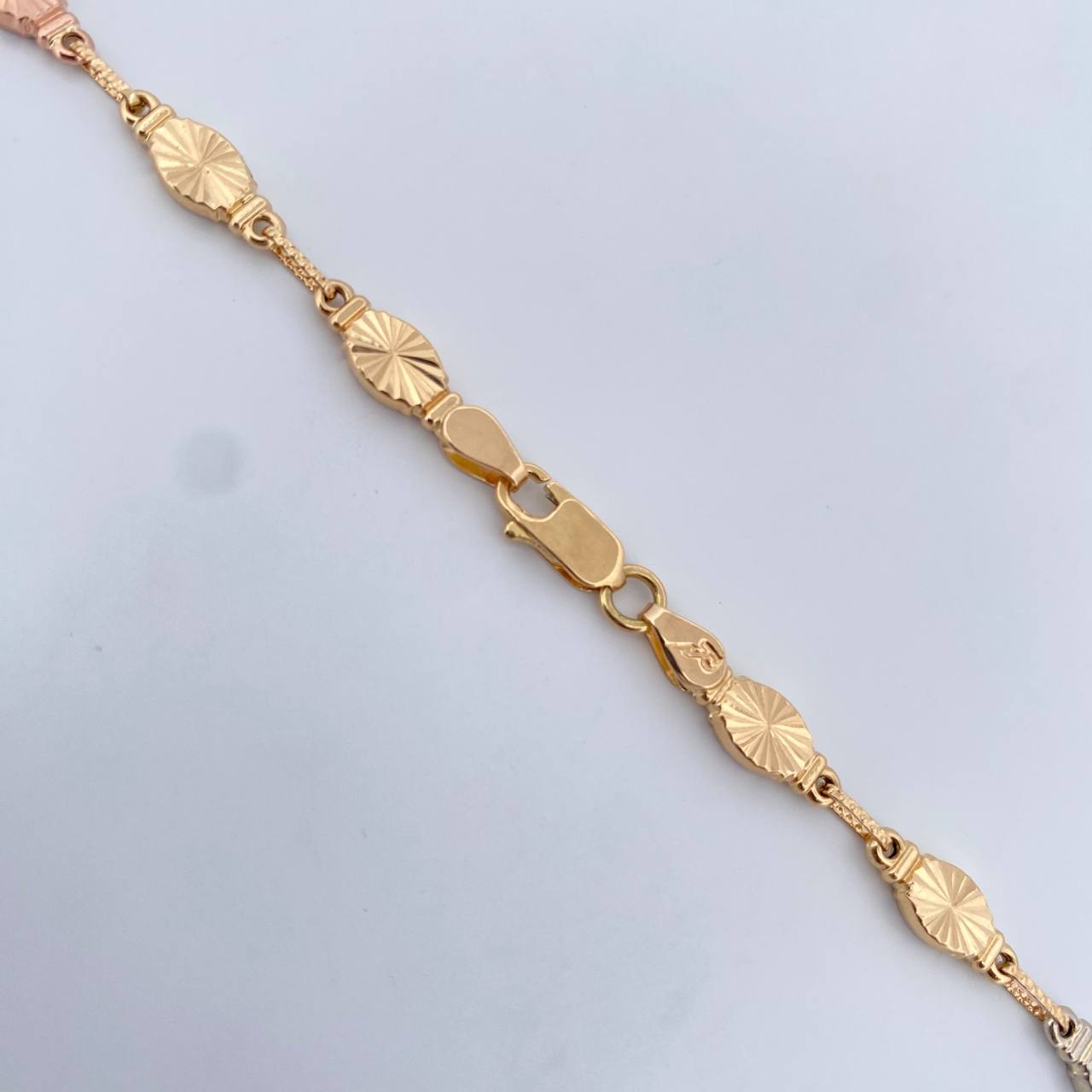 Cadena Rustica Eslabon 12.9gr / 62cm / 5.3mm Diamantada Tres Oros 18K &