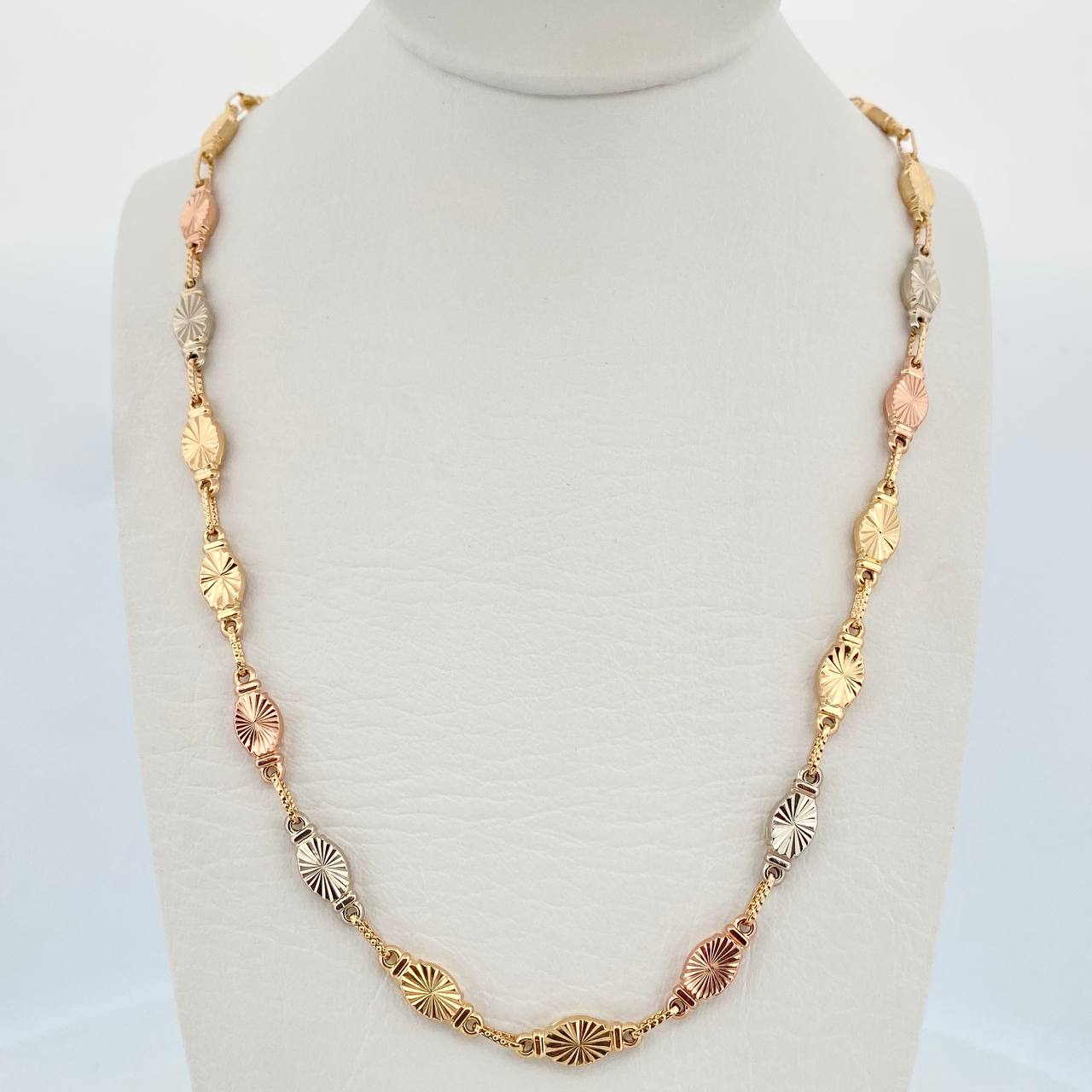 Cadena Rustica Eslabon 12.9gr / 62cm / 5.3mm Diamantada Tres Oros 18K &