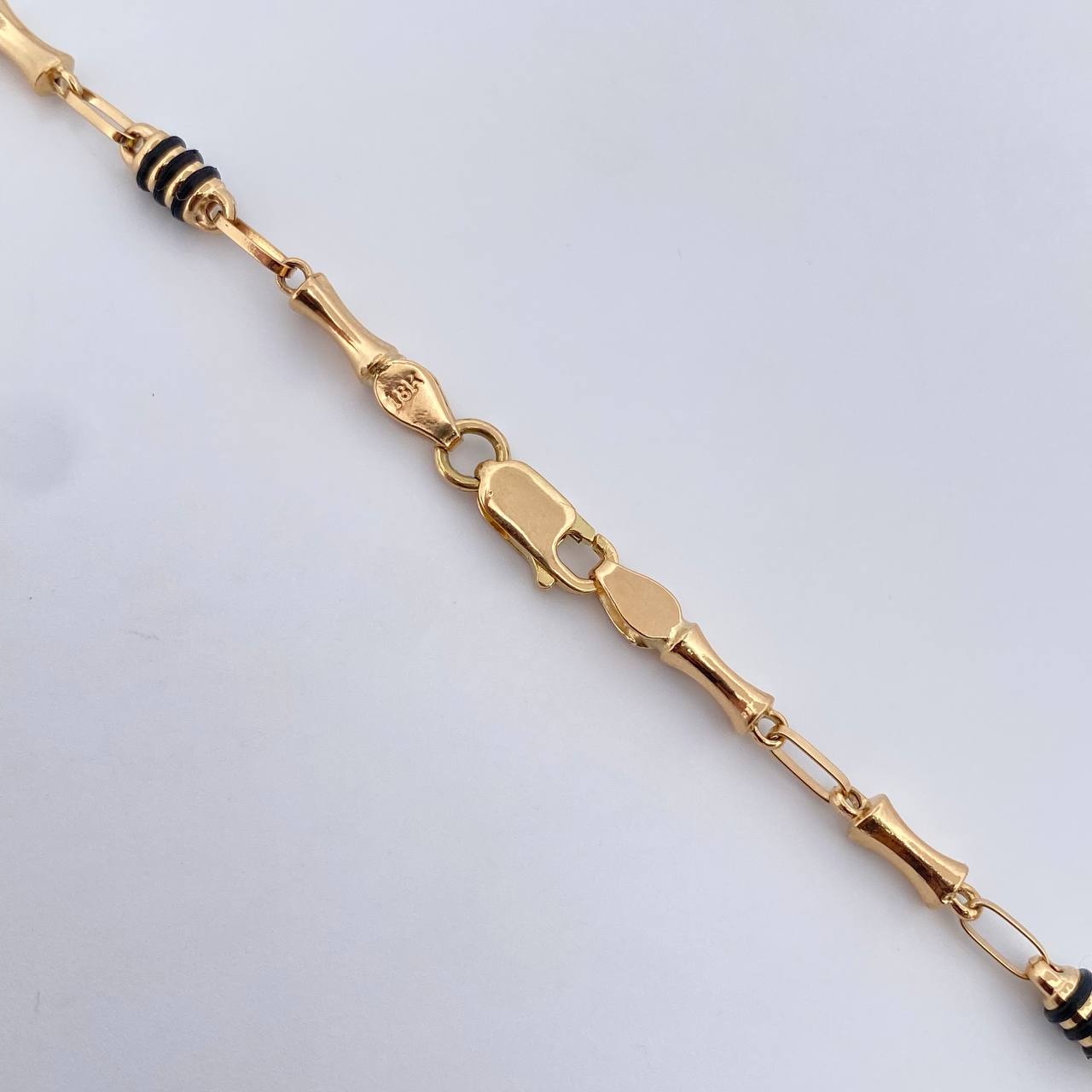 Cadena Rustica Barril 8.75gr / 61.5cm / 3.2mm Cauchos Negros Oro Amarillo 18K &