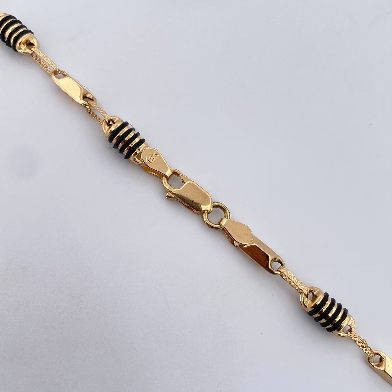 Cadena Rustica Barril 11.15gr / 61.5cm / 4.3mm Cauchos Negros Oro Amarillo 18K &