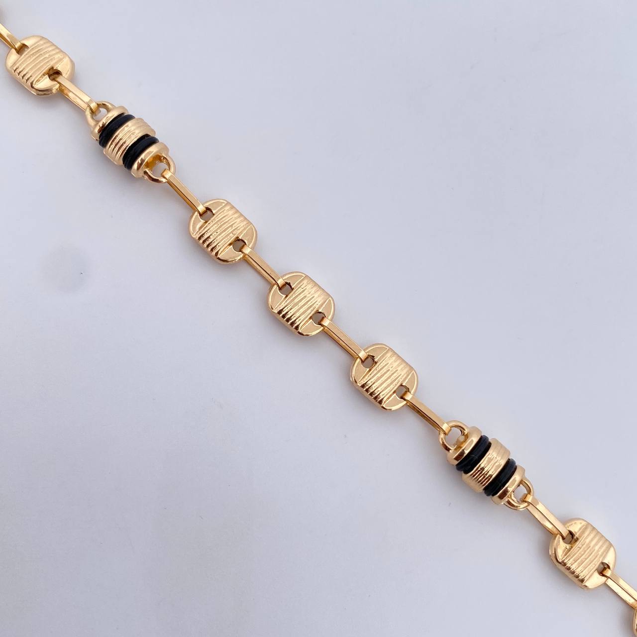 Pulso Rustico Barril Canotillo 5.25gr / 21.3cm / 5.6mm Cauchos Negros Oro Amarillo 18K &