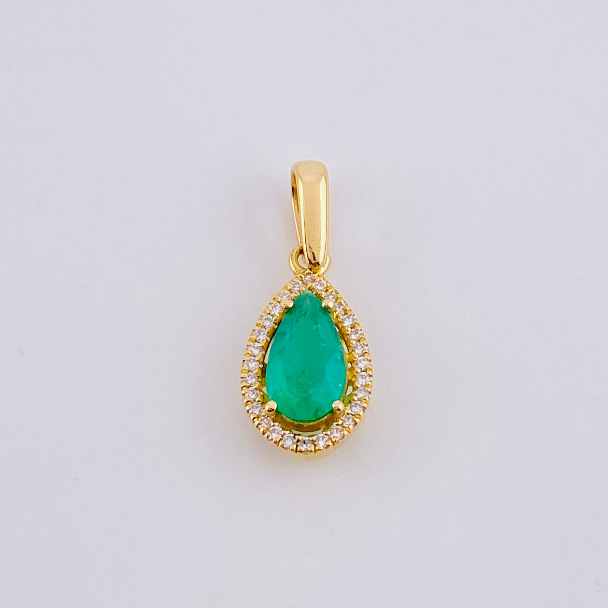 Topos Set Lágrimas Hallo con Dije Esmeraldas 2.22qts Diamantes 40pts 6.65g / 12.6mm Oro Amarillo 18K