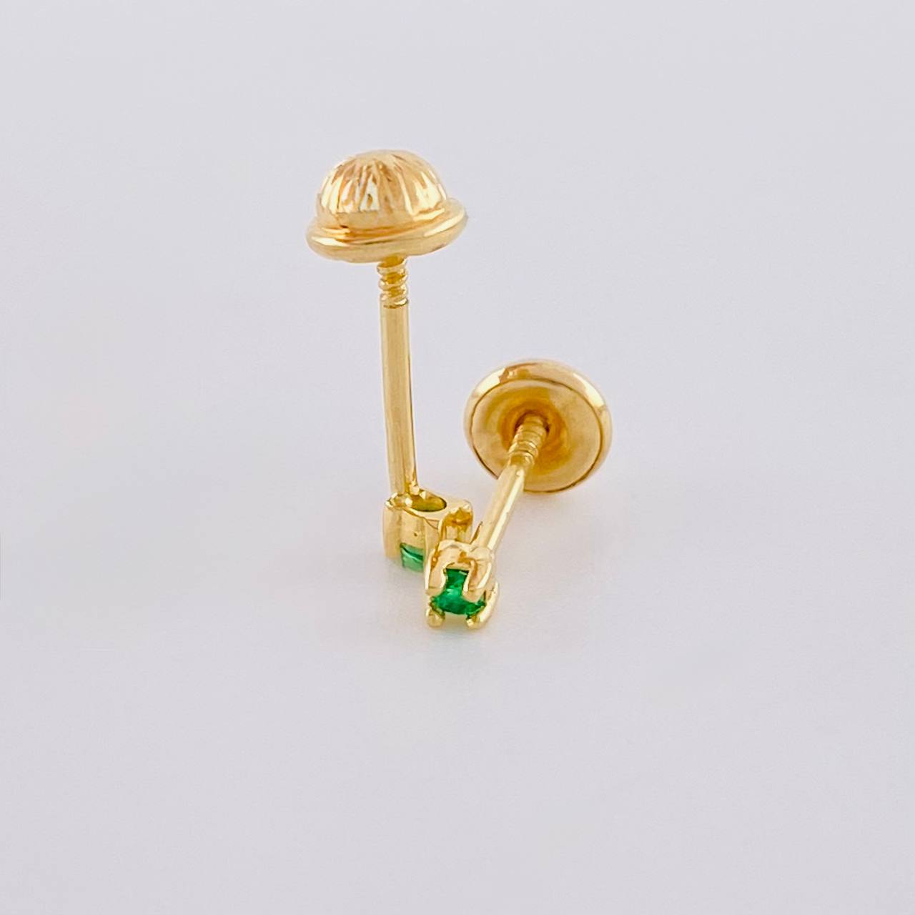 Topos Cuatro Garras Esmeraldas 4Pts 0.6 g / 2.2 mm Oro Amarillo 18K