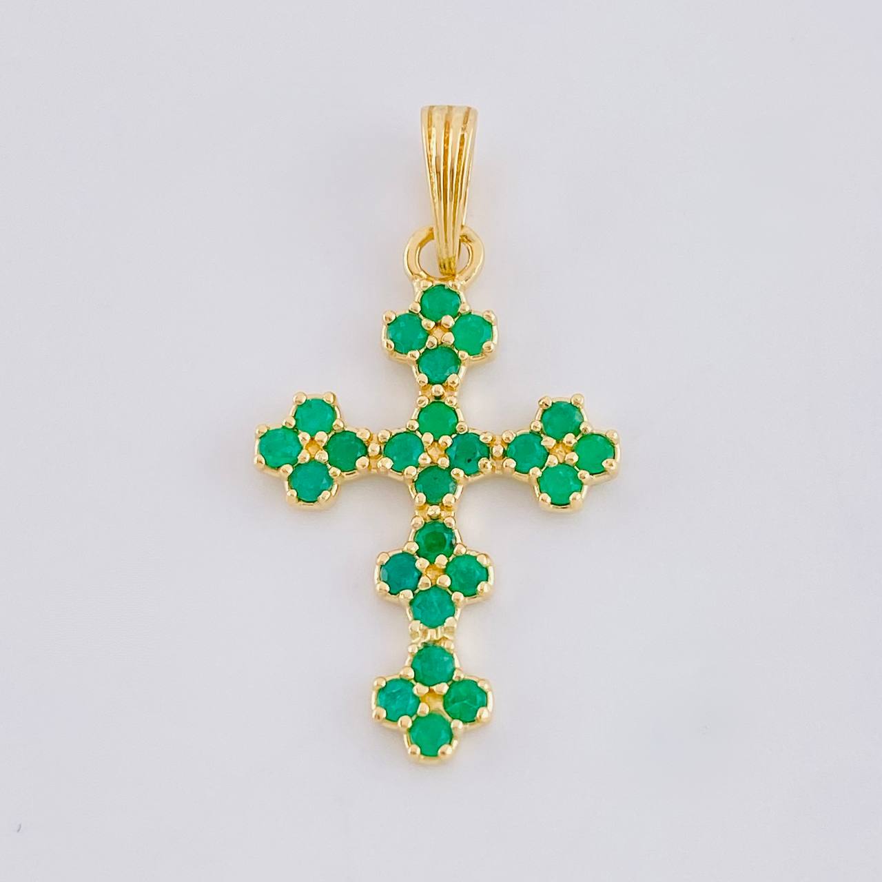 Dije Cruz Trebol Esmeraldas 50Pts 1.6 g / 4 cm Oro Amarillo 18K