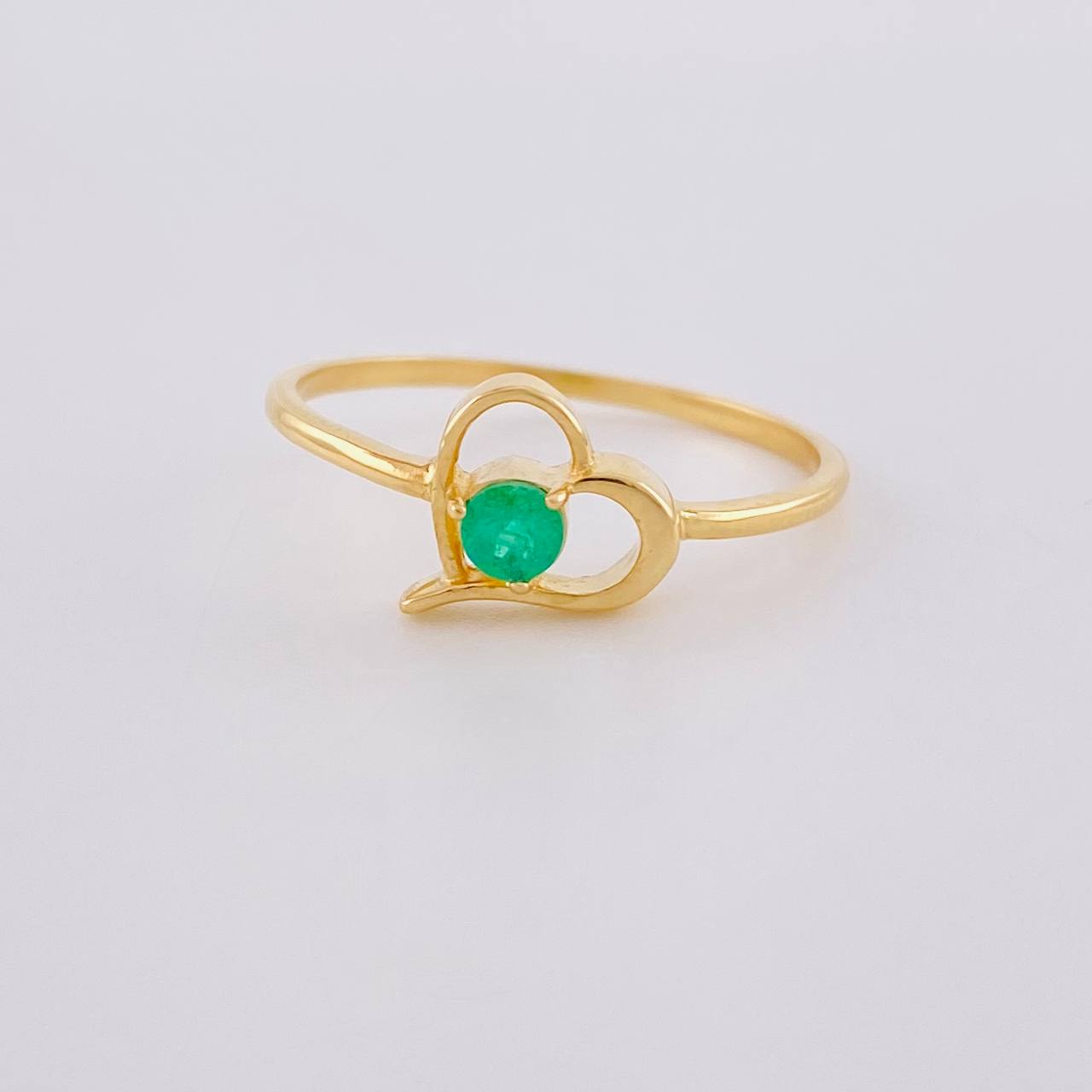 Anillo Corazón Silueta Esmeraldas 12Pts 1.4 g / T7 Oro Amarillo 18K