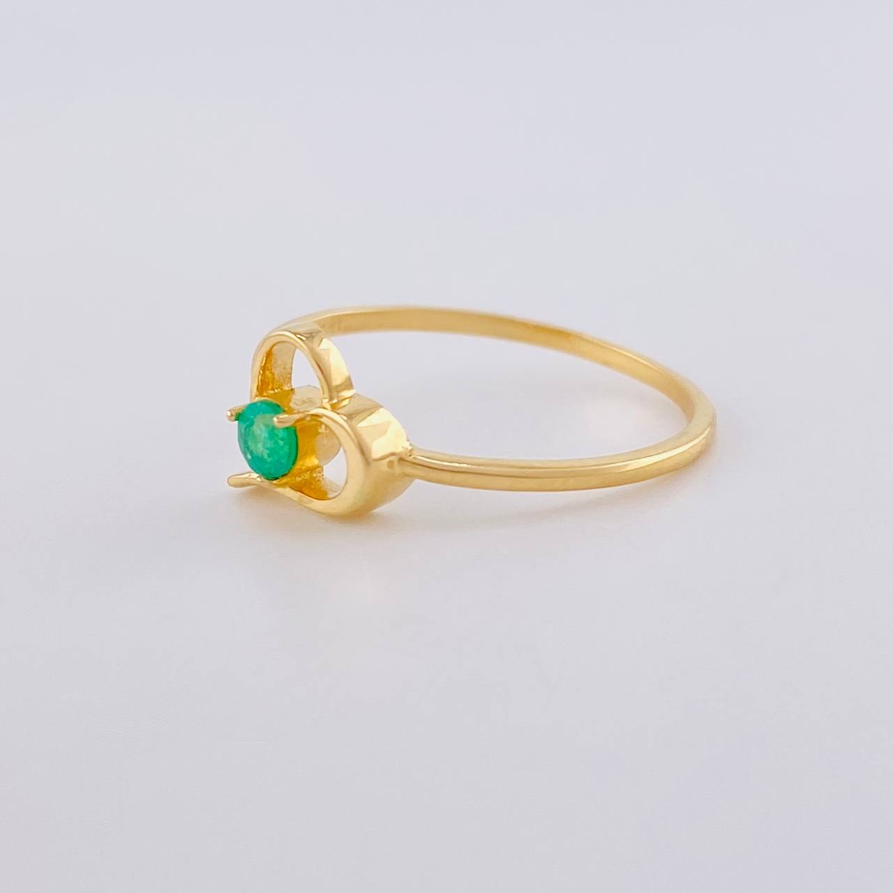 Anillo Corazón Silueta Esmeraldas 12Pts 1.4 g / T7 Oro Amarillo 18K