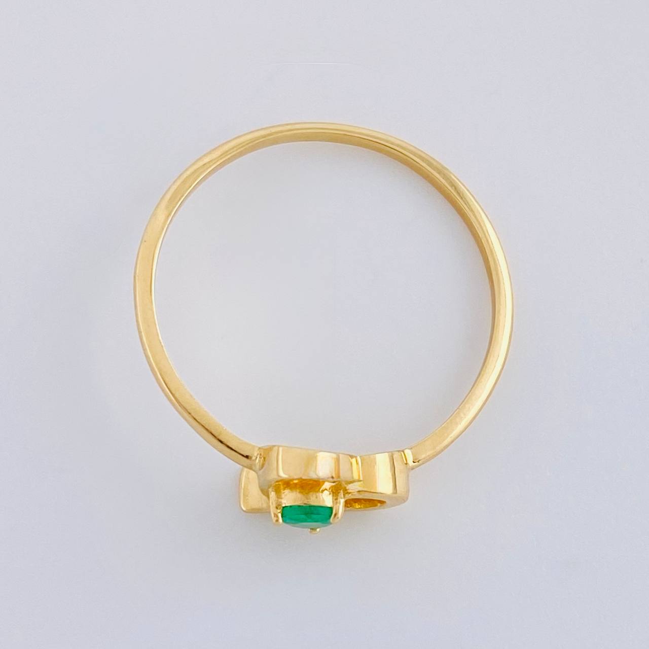Anillo Corazón Silueta Esmeraldas 12Pts 1.4 g / T7 Oro Amarillo 18K