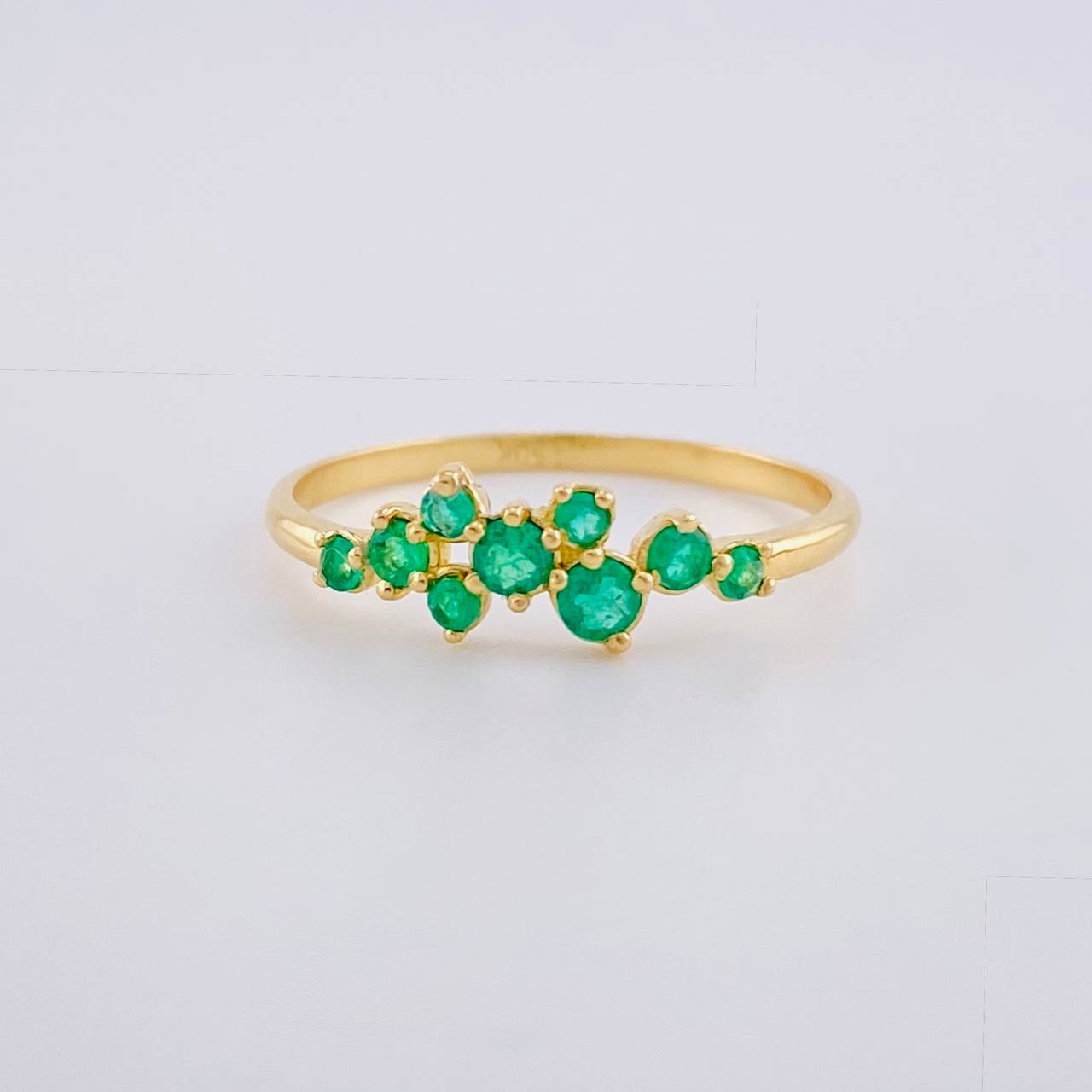 Anillo Verde Encanto Esmeraldas 24Pts 1.3 g / T6 1/2 Oro Amarillo 18K