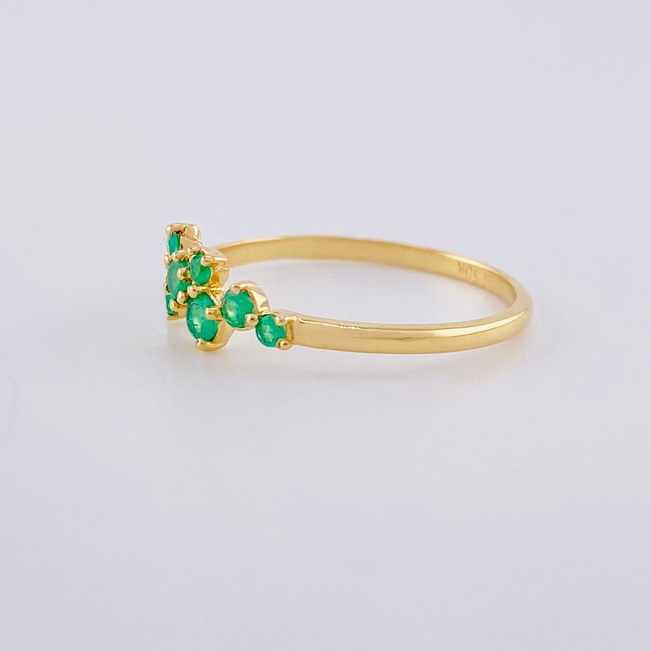 Anillo Verde Encanto Esmeraldas 24Pts 1.3 g / T6 1/2 Oro Amarillo 18K