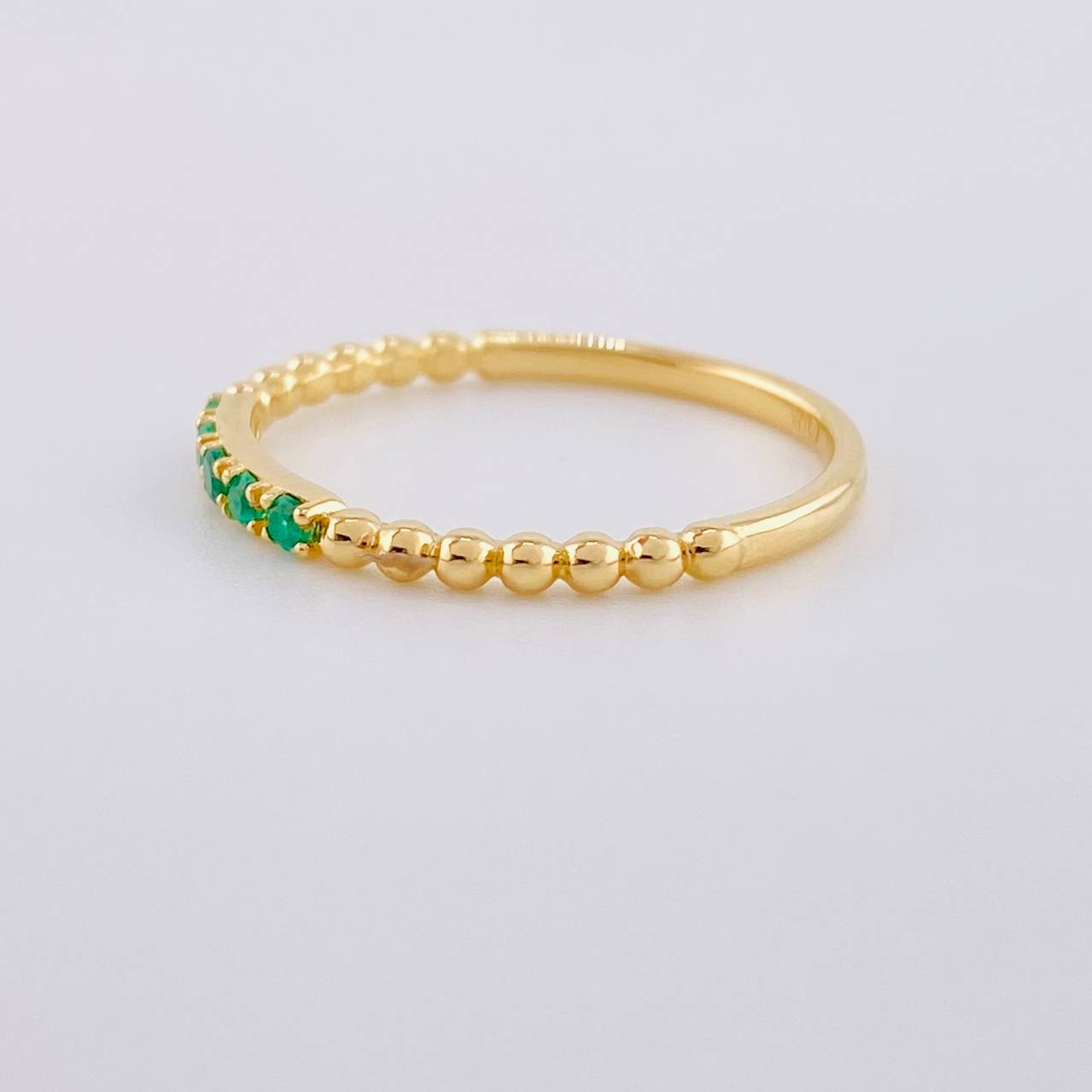 Anillo Line Esmeraldas 10Pts 1.85 g / T8 Oro Amarillo 18K