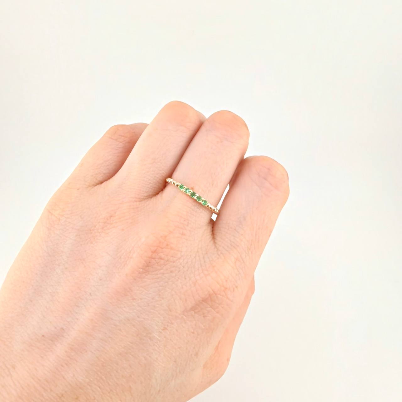 Anillo Line Esmeraldas 10Pts 1.85 g / T8 Oro Amarillo 18K