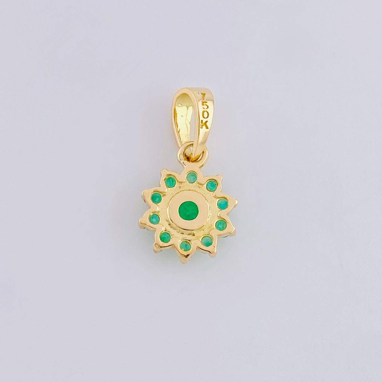 Dije Flor Esmeralda 59Pts 1.3 g / 2.8 cm Oro Amarillo 18K