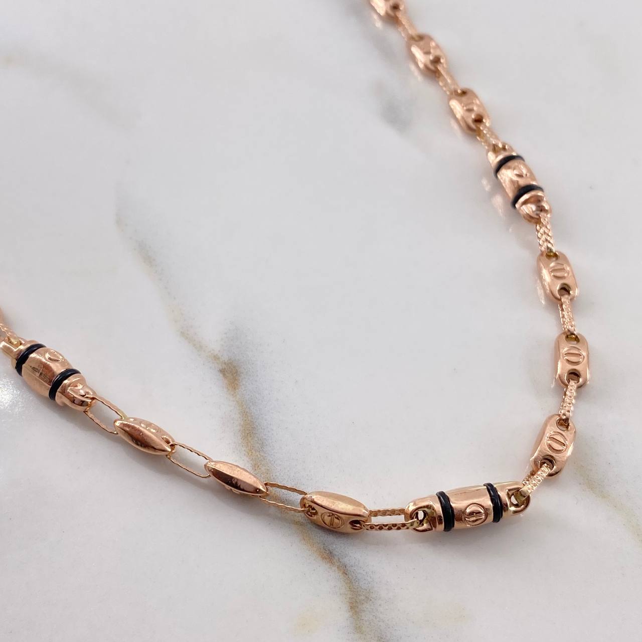Cadena Rustica Tornillo 11.5gr / 60cm / 3.7mm Cauchos Negros Oro Rosa 18K $