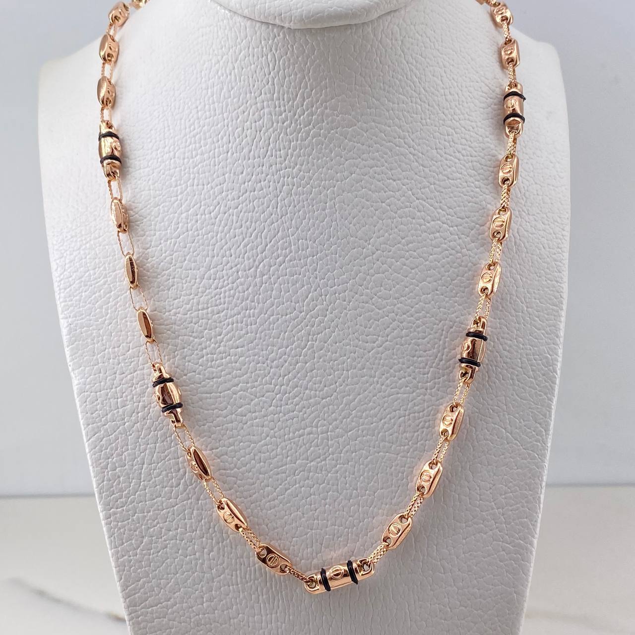 Cadena Rustica Tornillo 11.5gr / 60cm / 3.7mm Cauchos Negros Oro Rosa 18K $