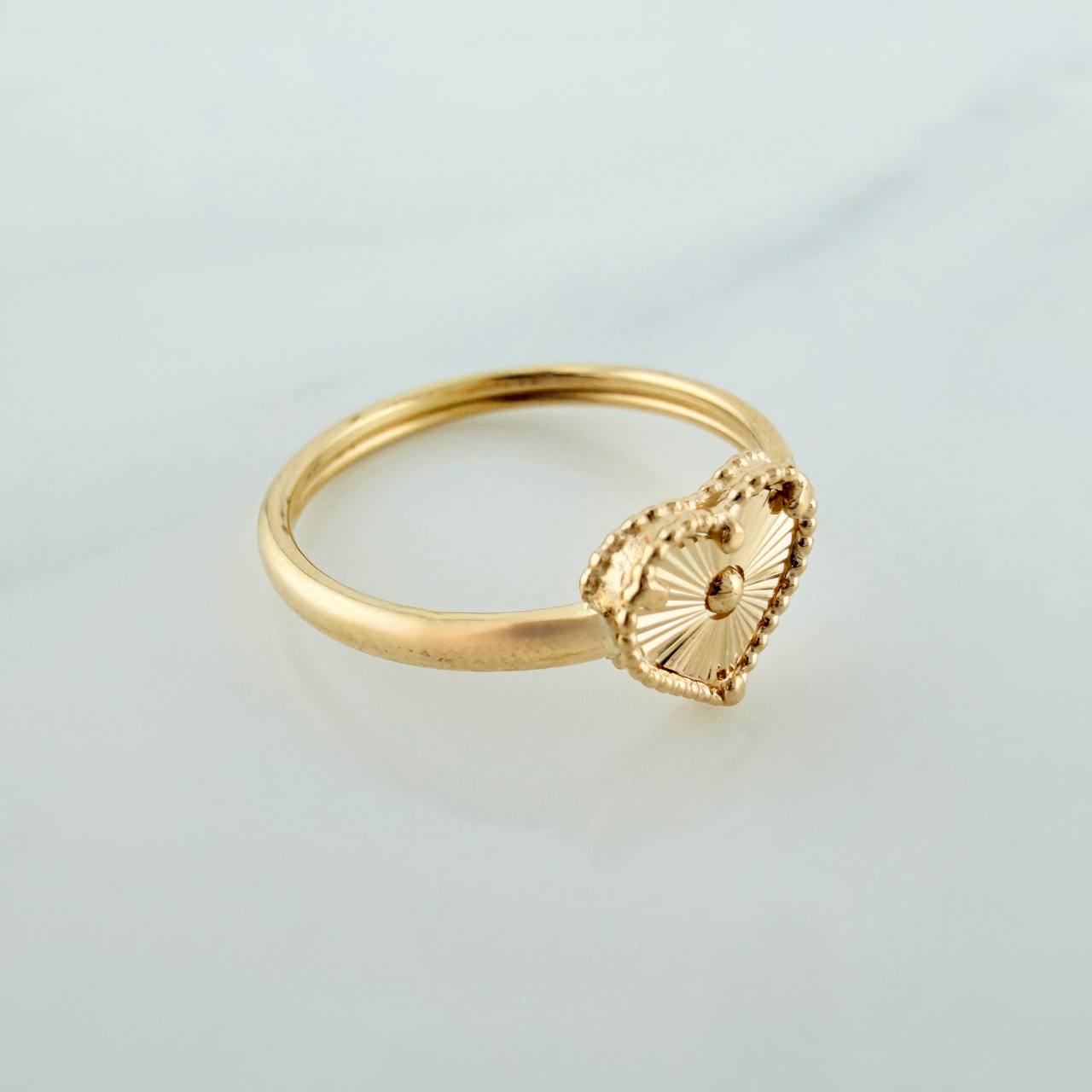 Anillo Corazón 1.15gr / T8 1/2 / Oro Amarillo 18K %