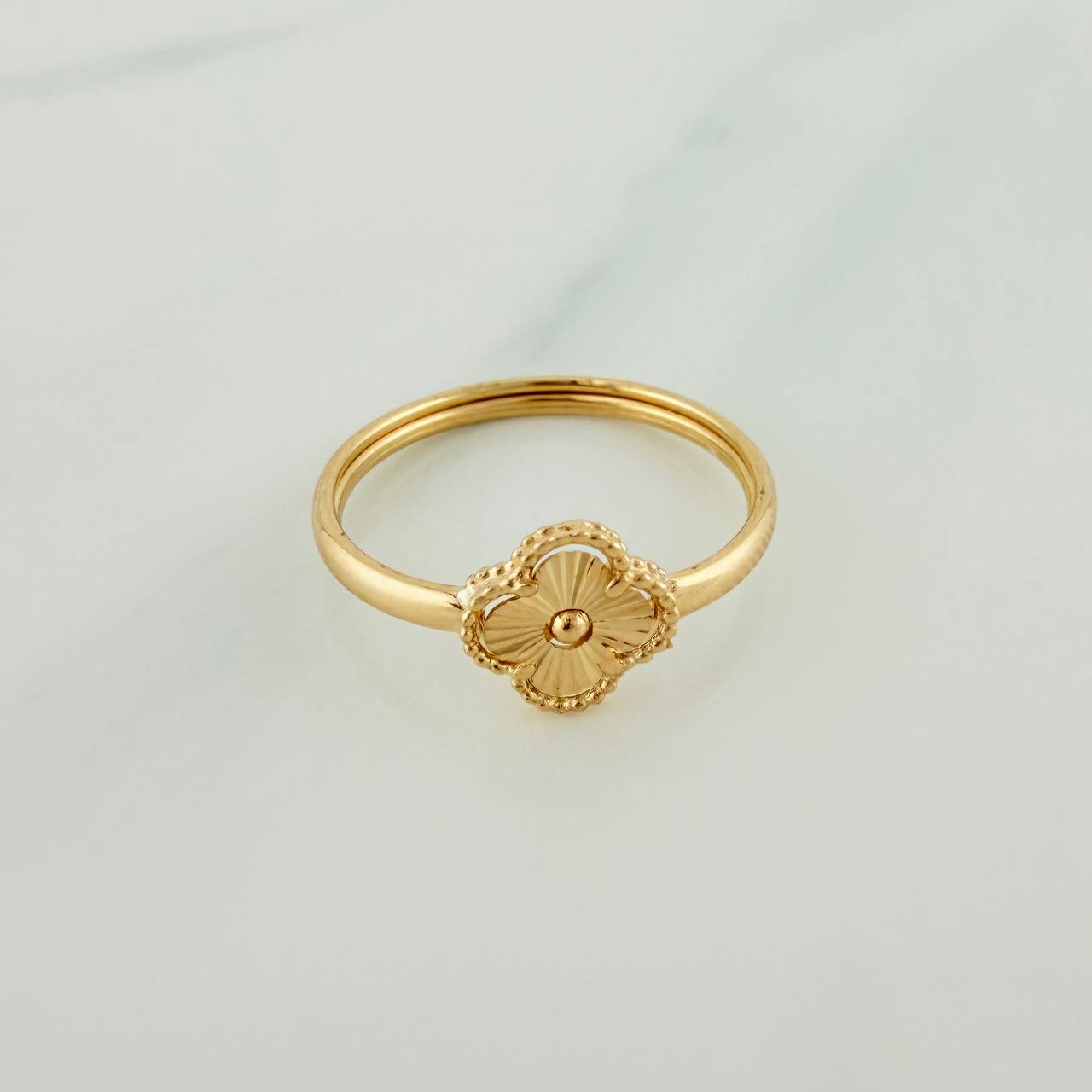 Anillo Trebol 0.95gr / T6 / Oro Amarillo 18K %
