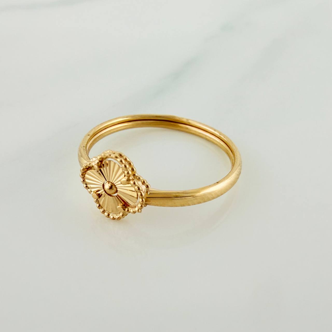 Anillo Trebol 0.95gr / T6 / Oro Amarillo 18K %