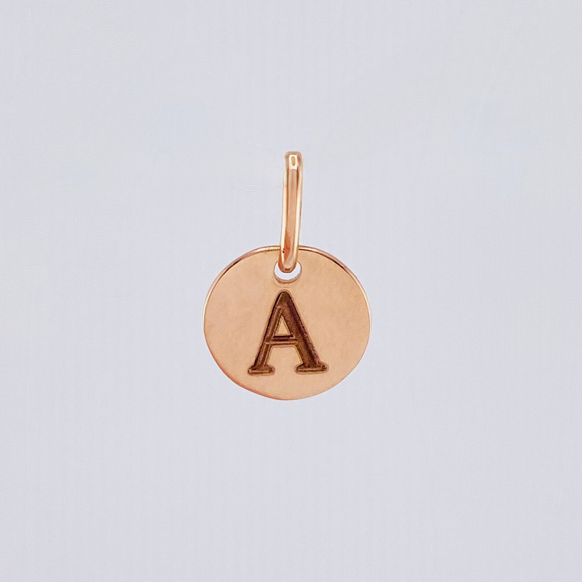 Dije Placa Letra A 0.9gr / 1.5cm / Oro Rosa 18K