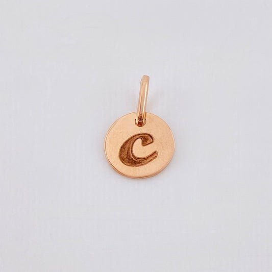 Dije Placa Letra C 0.85gr / 1.5cm / Oro Rosa 18K