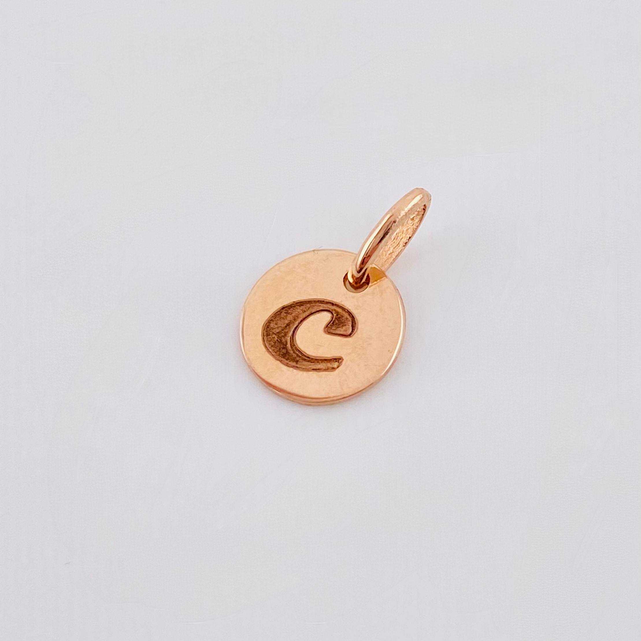 Dije Placa Letra C 0.9gr / 1.5cm / Oro Rosa 18K *