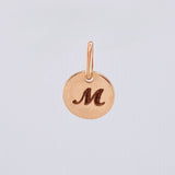 Dije Placa Letra M 0.9gr / 1.5cm / Oro Rosa 18K *
