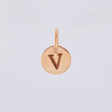 Dije Placa Letra V 0.9gr / 1.5cm / Oro Rosa 18K *