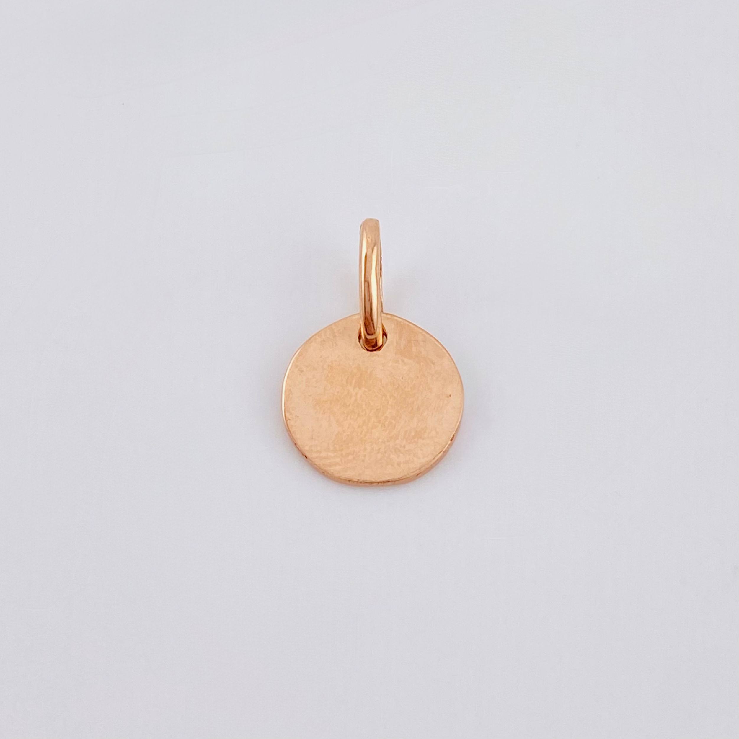 Dije Placa Letra V 0.9gr / 1.5cm / Oro Rosa 18K *