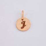 Dije Placa Letra J 0.9gr / 1.5cm / Oro Rosa 18K *
