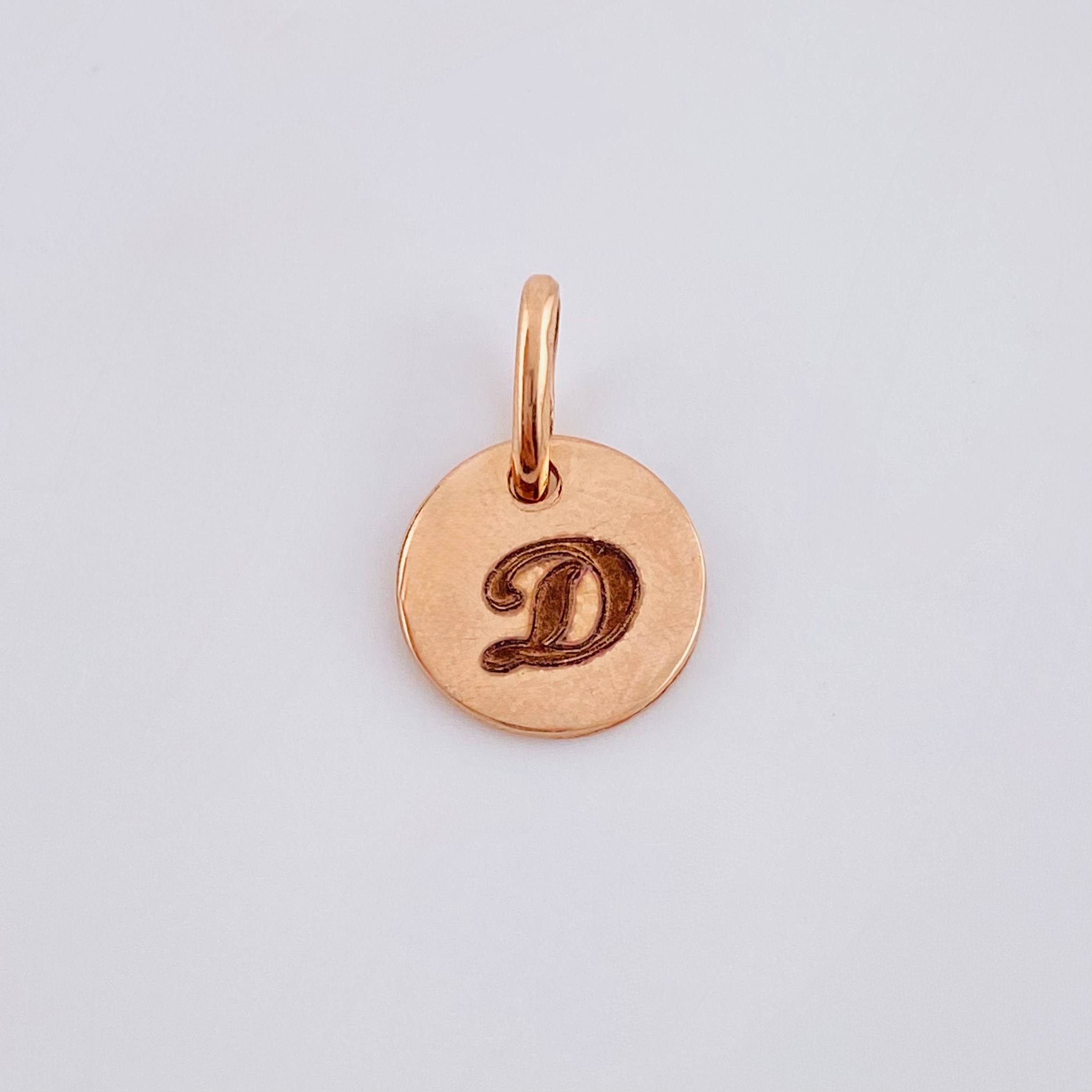 Dije Placa Letra D 0.9gr / 1.5cm / Oro Rosa 18K *