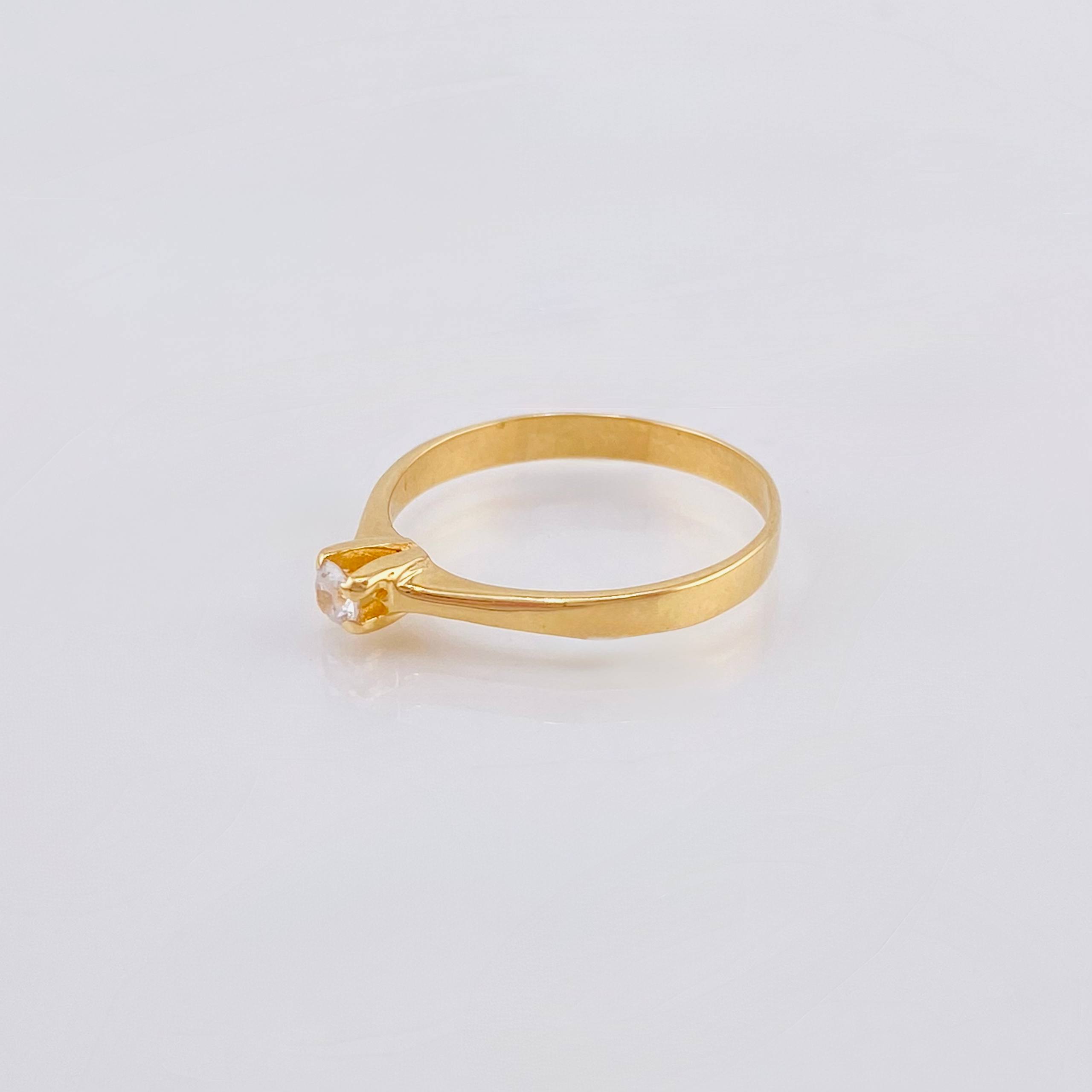 Anillo Solitario 1.8gr / T6 3/4 / Oro Amarillo 18K