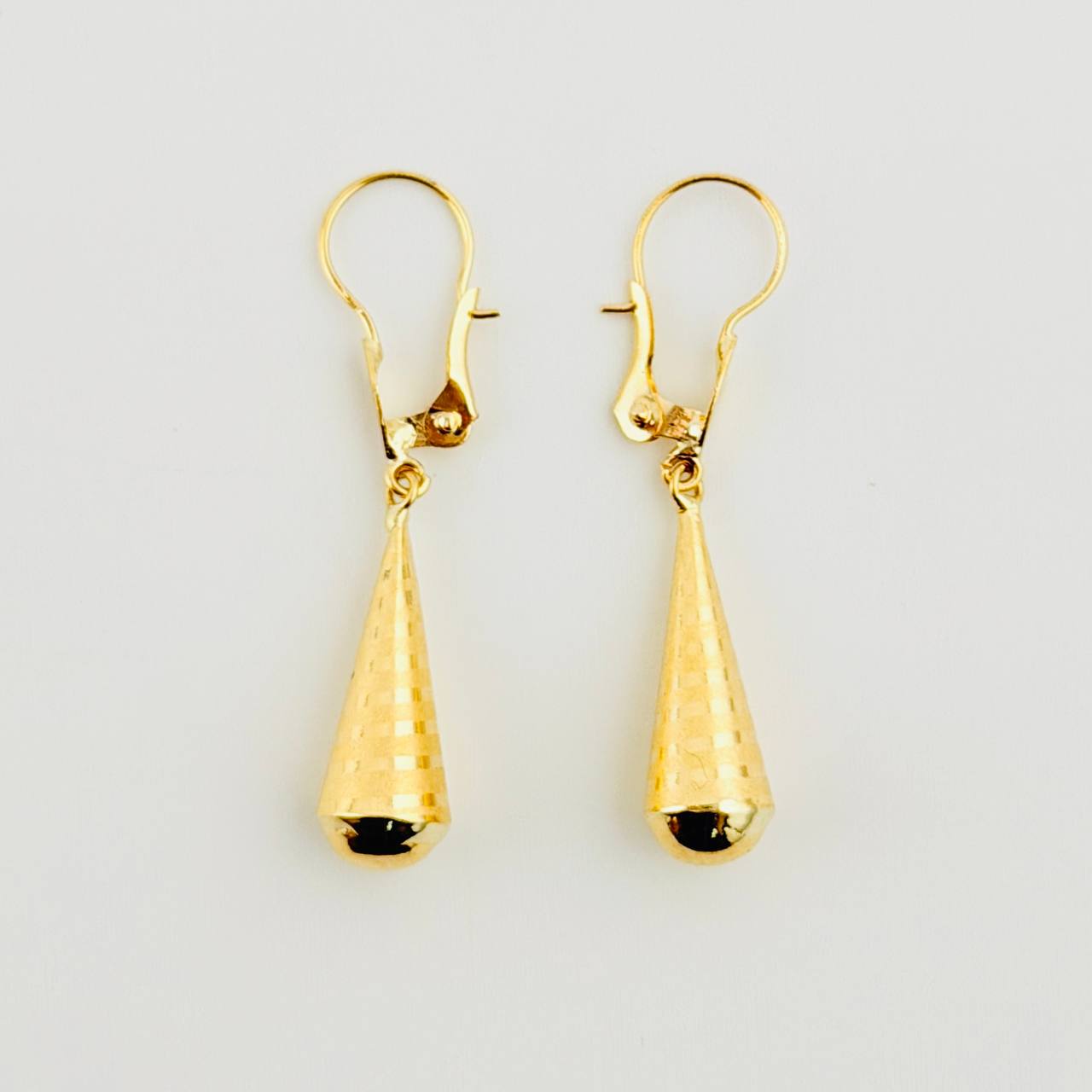 Candongas Lagrima 0.85gr / 3.3cm / Oro Amarillo 18K