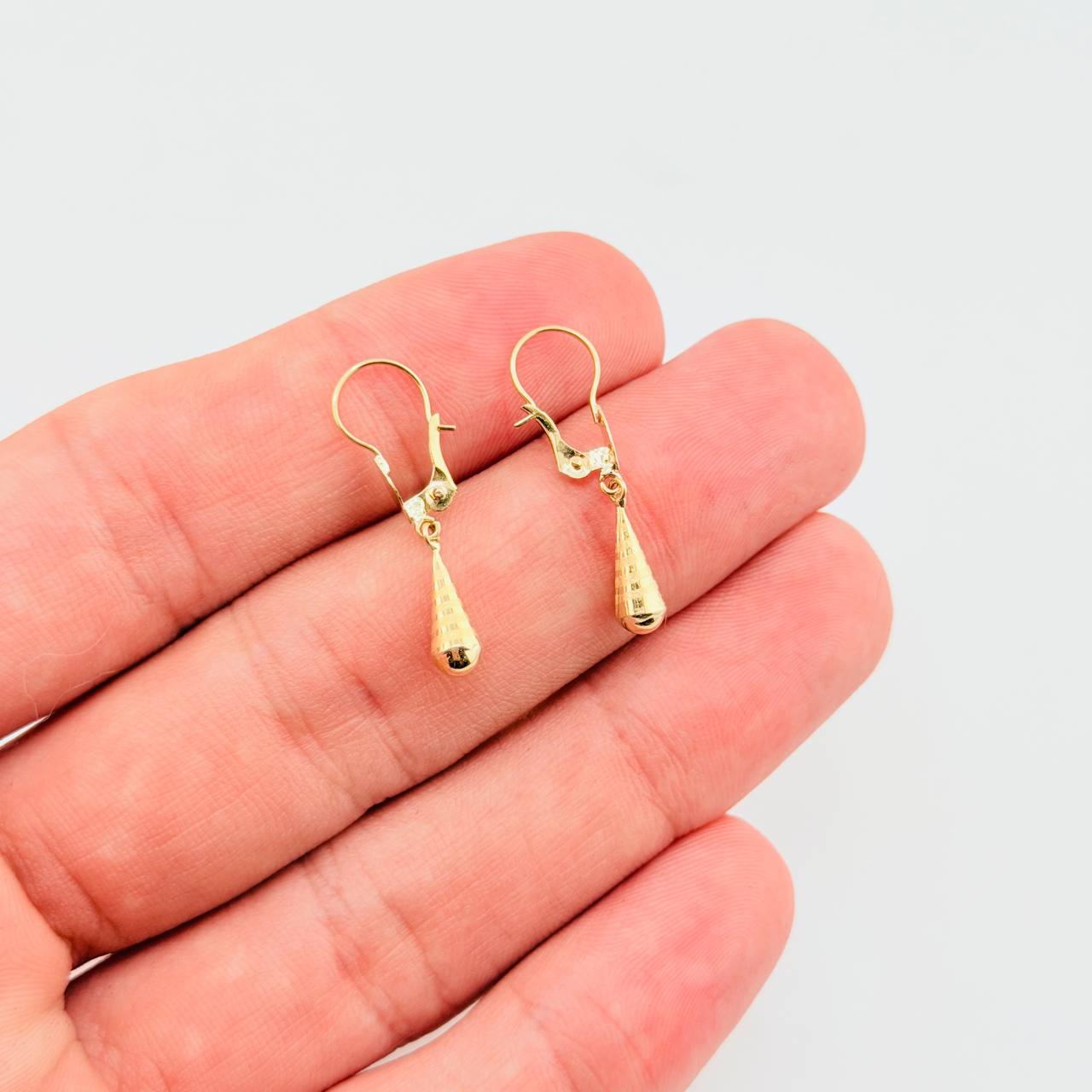 Candongas Lagrima 0.85gr / 3.1cm / Oro Amarillo 18K ©