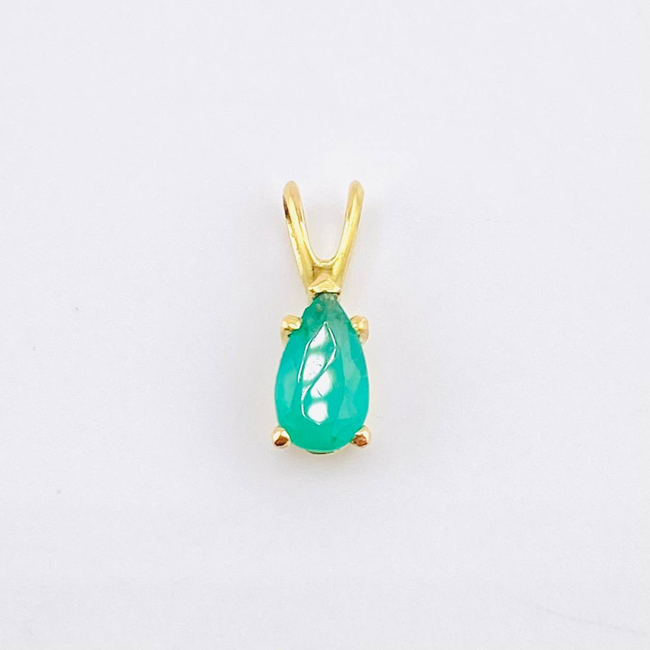 Dije Gota Esmeraldas 1 Qts 1.2gr / 1.6cm / Oro Amarillo 18K