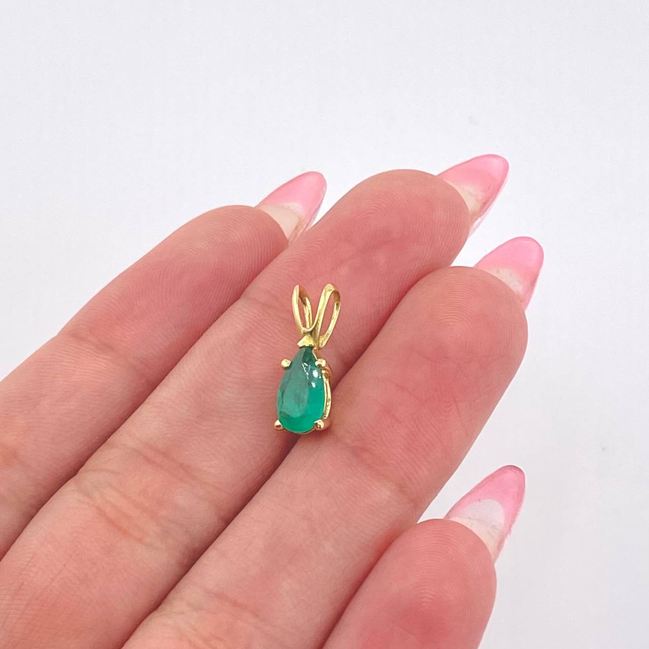 Dije Gota Esmeralda 1 Qts 1gr / 1.5cm / Oro Amarillo 18K ©