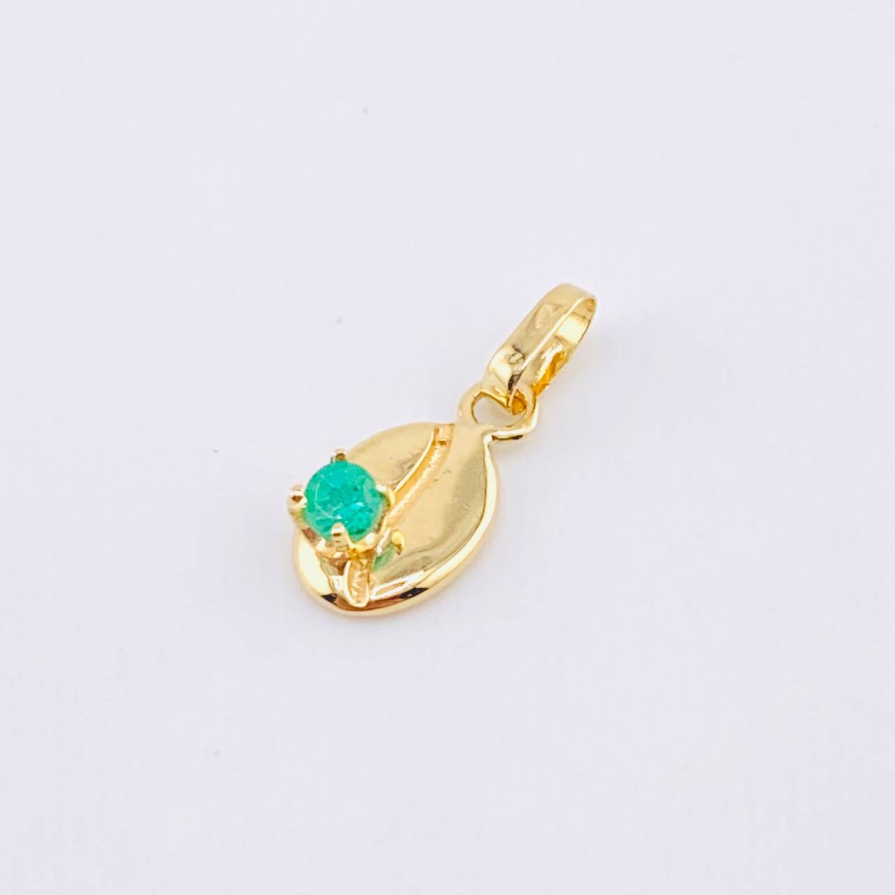 Dije Grano Café Esmeralda 11 pts 0.8gr / 1.6cm / Oro Amarillo 18K ©