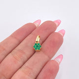 Dije Flor Hexagonal 21pts Esmeraldas 1.05gr / 1.4cm / Oro Amarillo 18K *