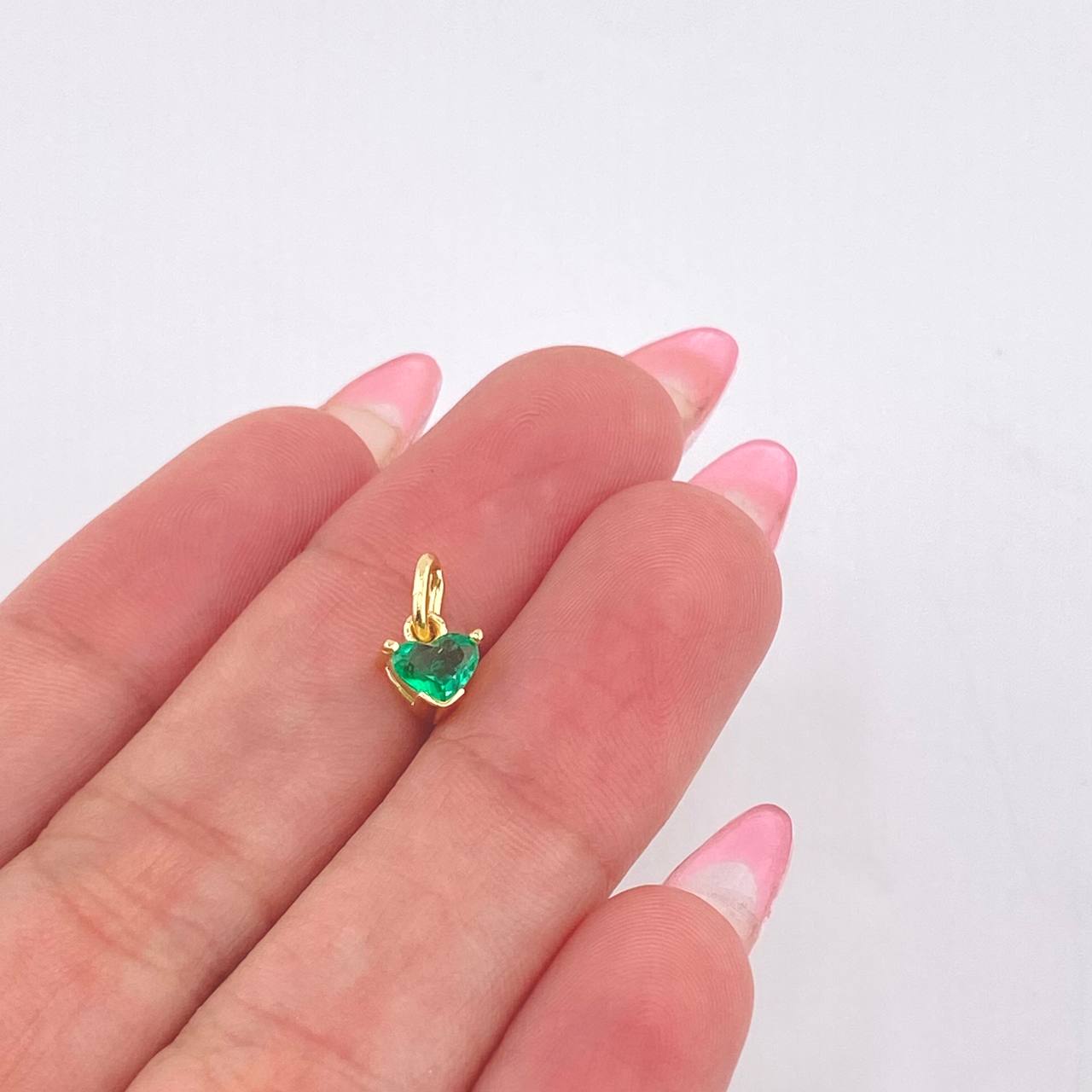 Dije Corazón Bordeado Esmeralda 35pts 0.6gr / 1cm / Oro Amarillo 18K ©