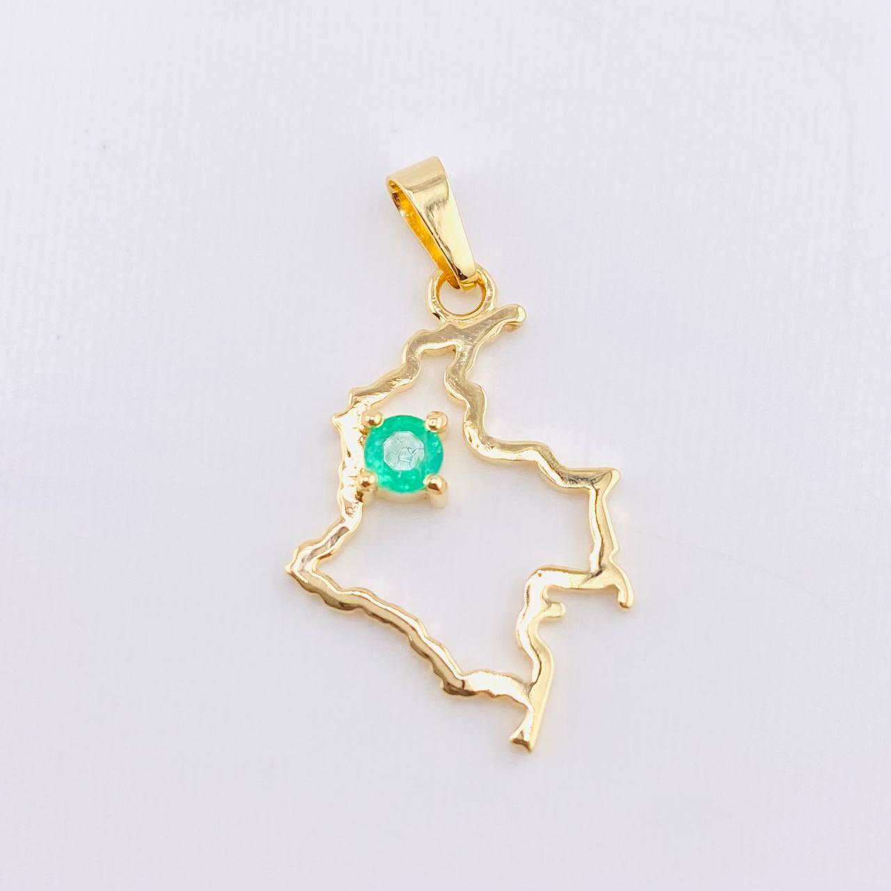 Dije Mapa Colombia Esmeralda 21pts 1.65gr / 2.8cm / Oro Amarillo 18K ©