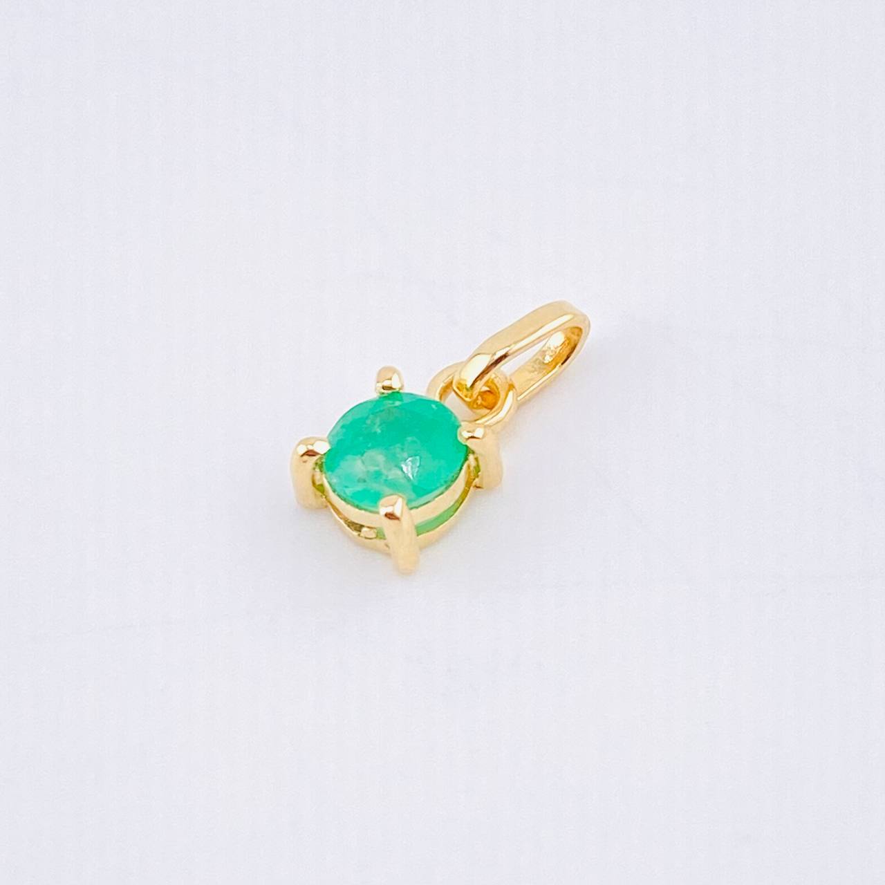 Dije Circulo Esmeralda 48pts 0.55gr / 1cm / Oro Amarillo 18K ©