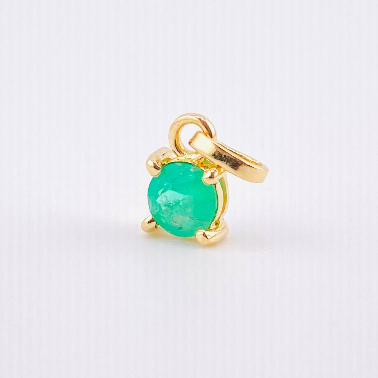 Dije Circulo Esmeralda 48pts 0.55gr / 1cm / Oro Amarillo 18K ©