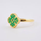 Anillo Trebol Tupido Esmeraldas 33pts 2.9gr / T8 / Oro Amarillo 18K ©