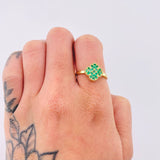 Anillo Trebol Tupido Esmeraldas 33pts 2.9gr / T8 / Oro Amarillo 18K ©