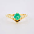 Anillo Flecha Centrada Esmeralda 68pts 2.9gr / T7 1/4 / Oro Amarillo 18K ©