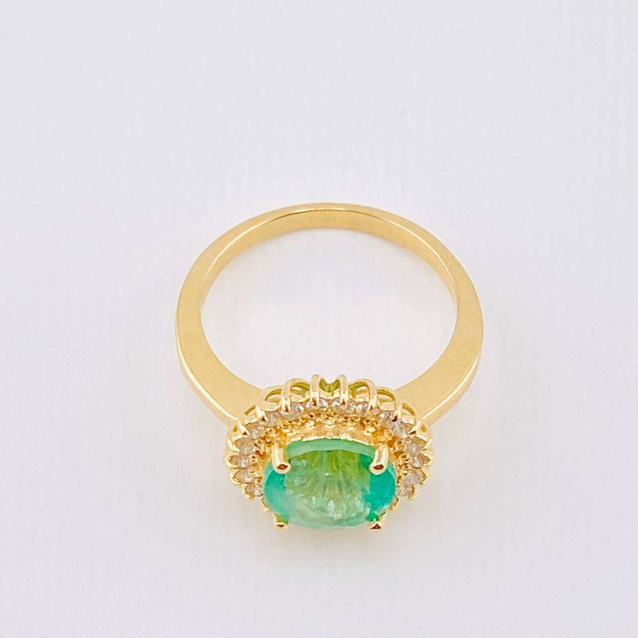 Anillo Girasol Esmeralda 2.93 Qts Diamantes 22pts 5.35gr / T7 1/4 / Oro Amarillo 18K ©