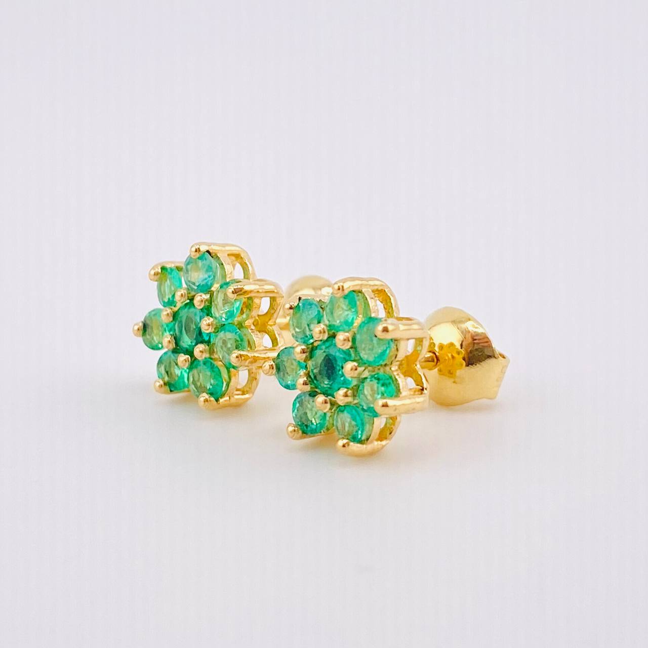 Set Prado De Flores - Topos 1cm - Dije 1.6cm - Anillo T7 1/4 Esmeraldas 1.2 Qts 8.05gr / Oro Amarillo 18K ©