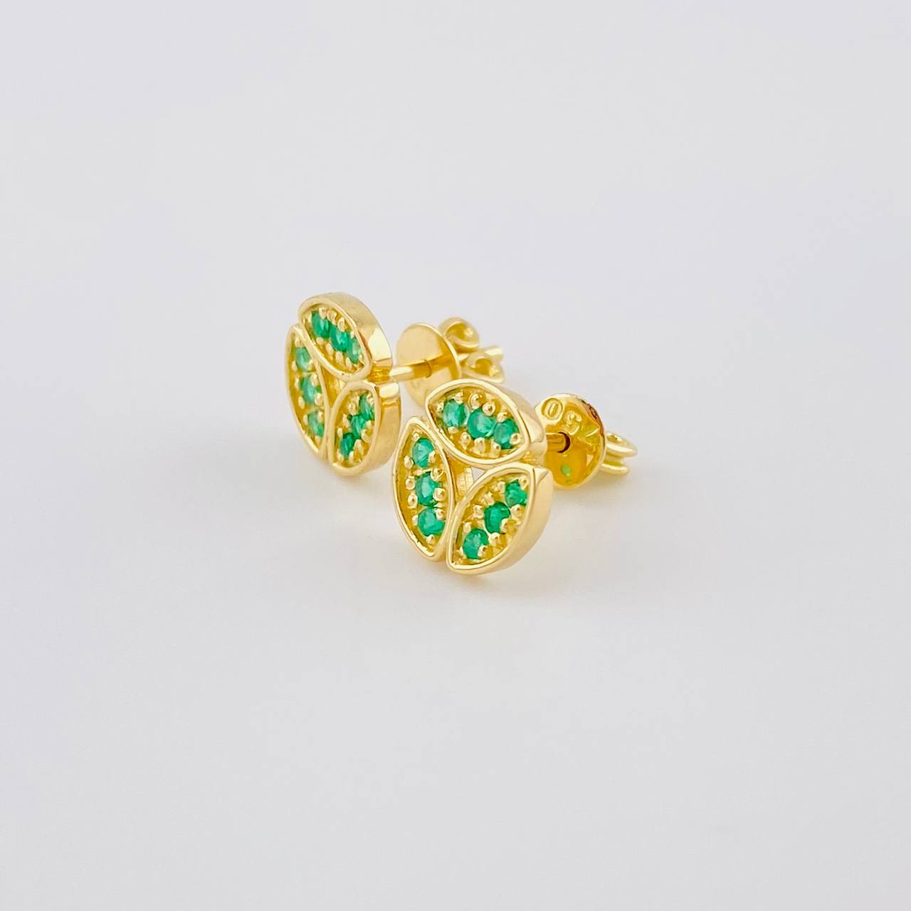 Topos Tres Hojas Esmeraldas 32Pts 2.3 g / 8.8 mm Oro Amarillo 18K