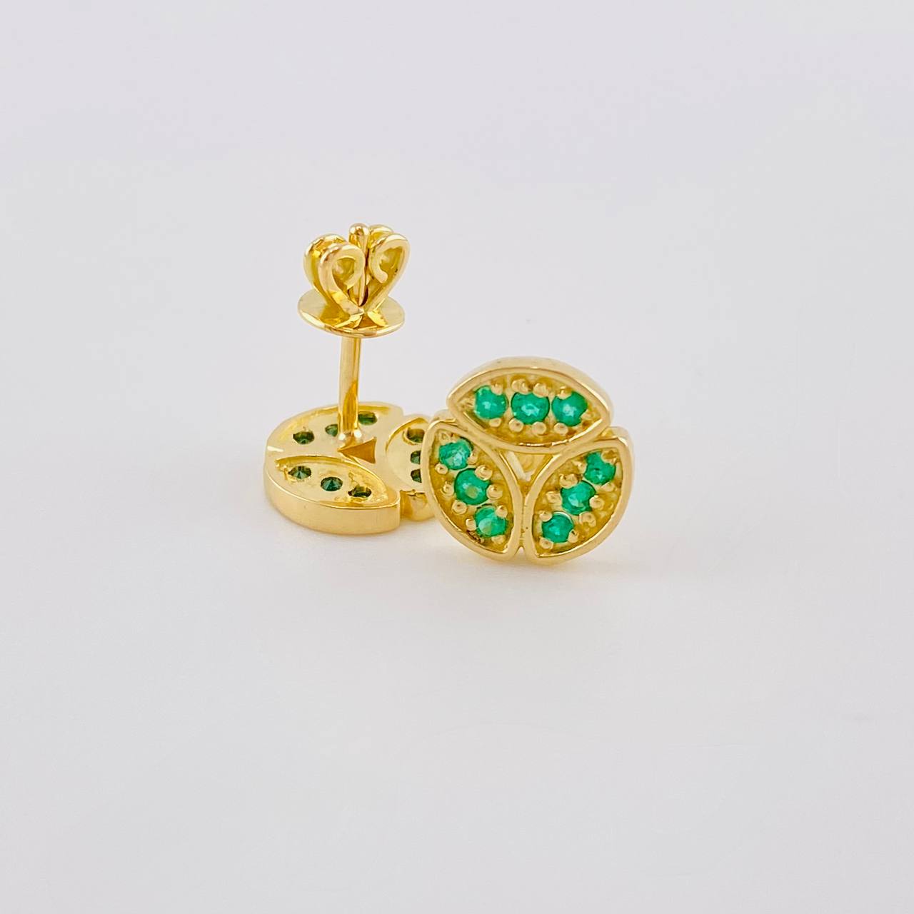 Topos Tres Hojas Esmeraldas 32Pts 2.3 g / 8.8 mm Oro Amarillo 18K