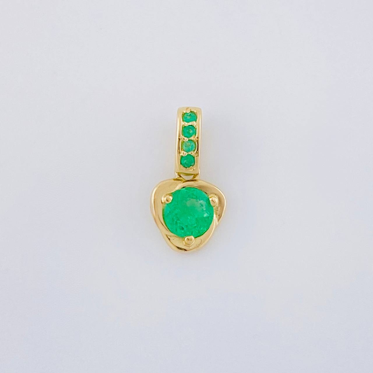 Dije Nila Esmeraldas 35Pts 0.8 g / 2.3 cm Oro Amarillo 18K